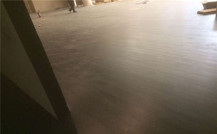 22厚籃球館木地板怎么翻新