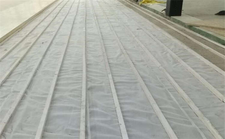 江蘇體育運(yùn)動木地板施工團(tuán)隊