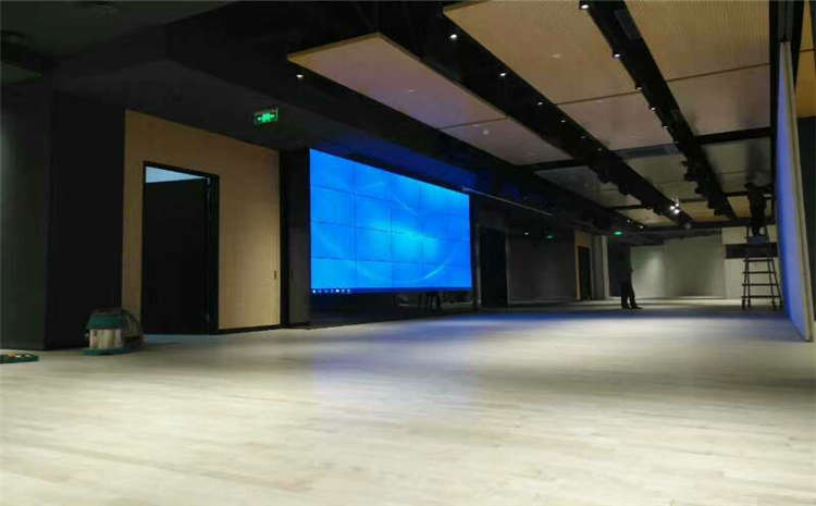 運(yùn)動(dòng)木地板服務(wù)患難見(jiàn)真章