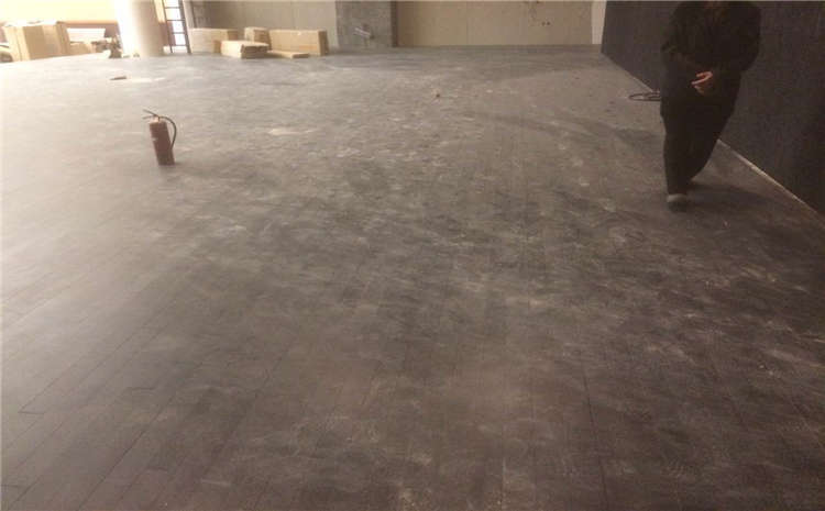 運動木地板防潮防燥要通風