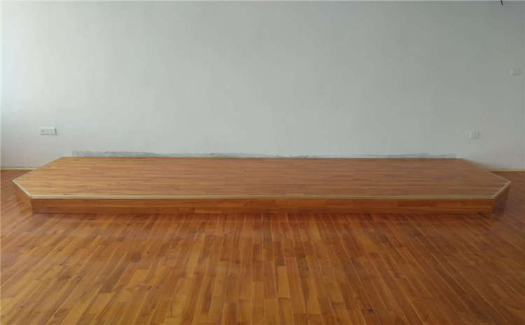 楓木風雨操場運動地板規(guī)格