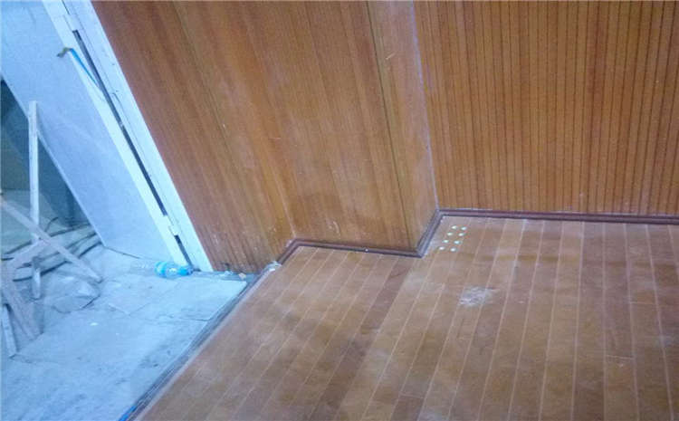 24厚籃球運(yùn)動(dòng)地板怎么維修？