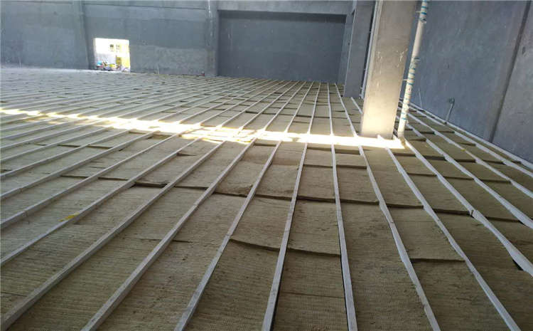 指接板舞臺運動木地板怎么保養?