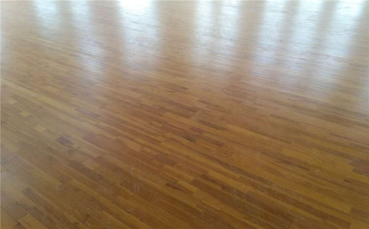 學(xué)校籃球?qū)嵞具\動地板一般多少錢