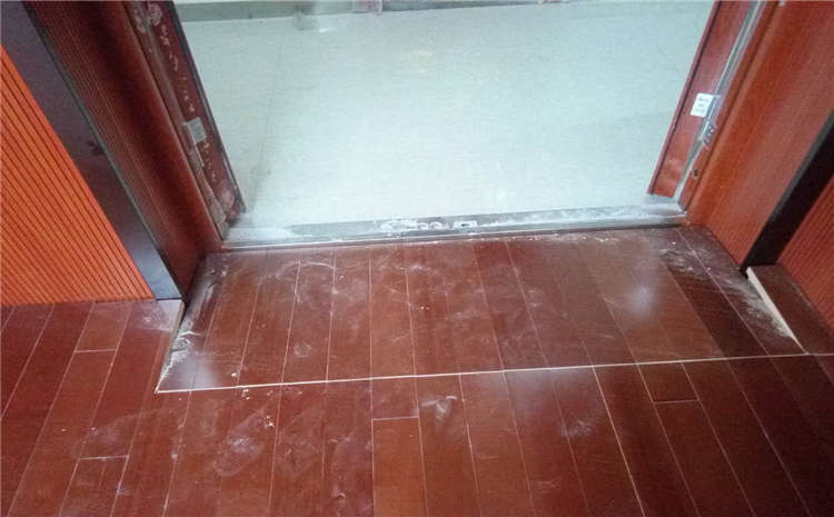 指接板風雨操場地板多少錢一平米?