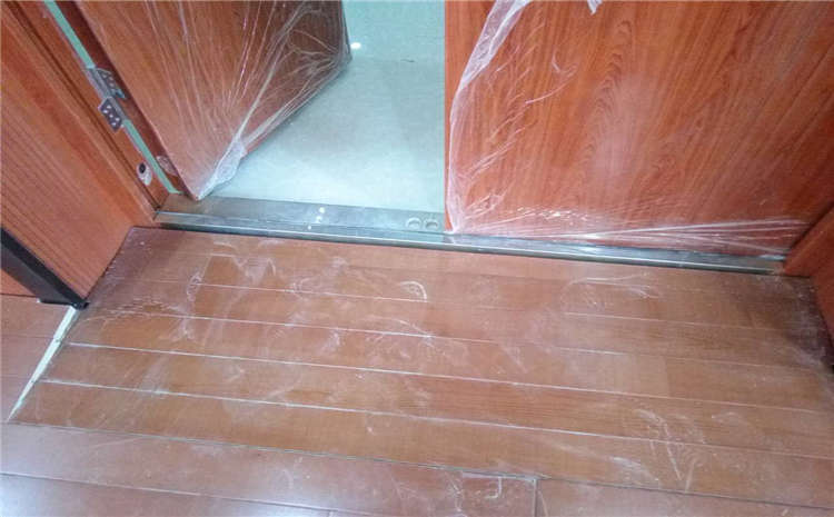 學校乒乓球館木地板**是多少錢？