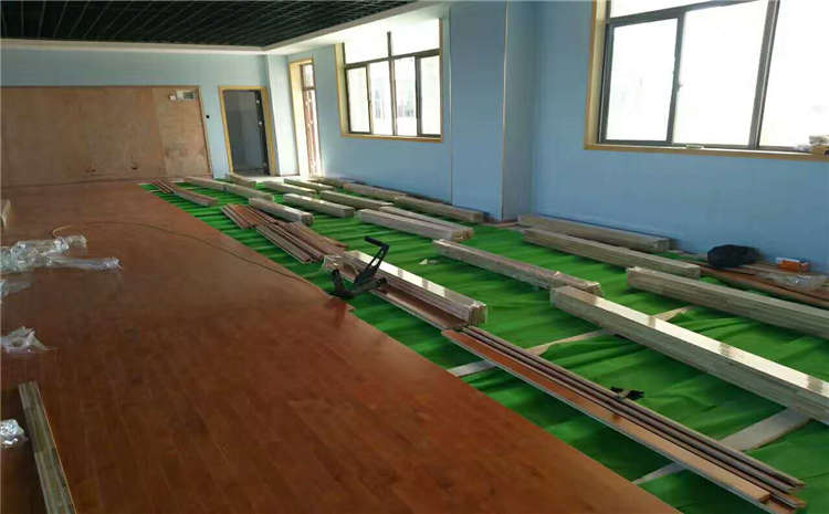 柞木羽毛球館木地板怎么保養(yǎng)？