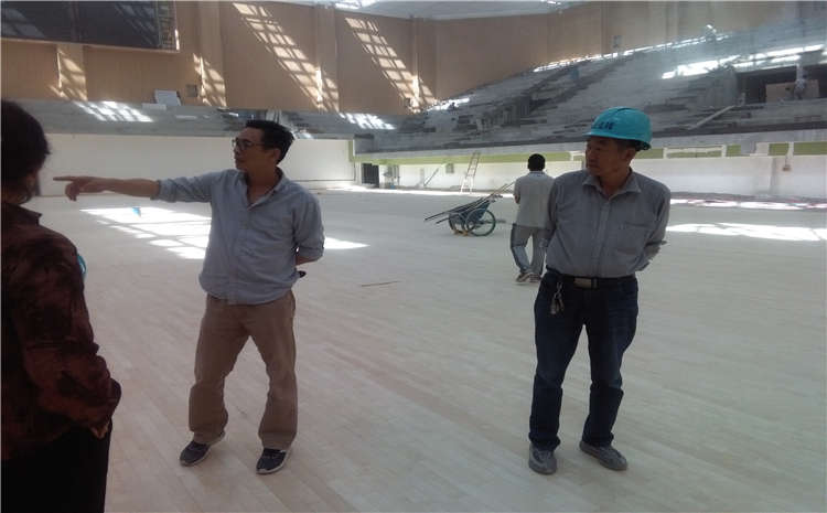 柞木風雨操場運動地板怎么翻新?