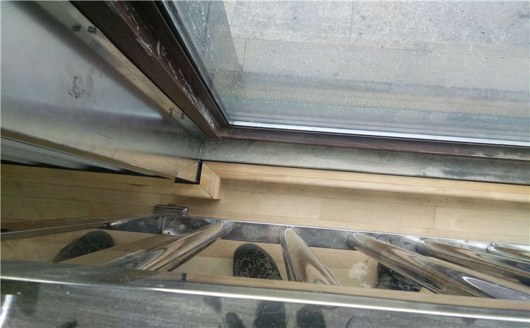 體育實(shí)木運(yùn)動(dòng)地板氣泡原因