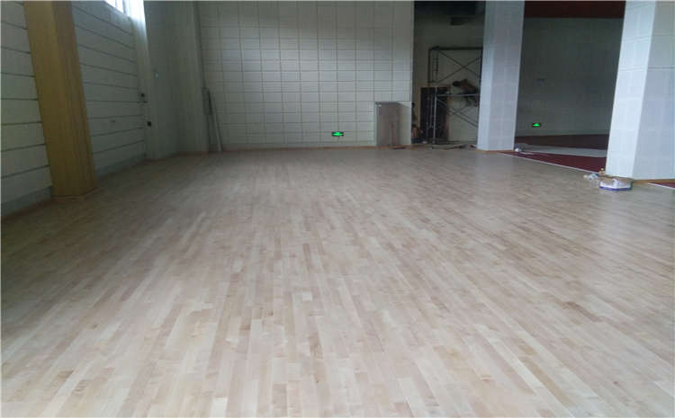 排球場館木地板如何畫線？