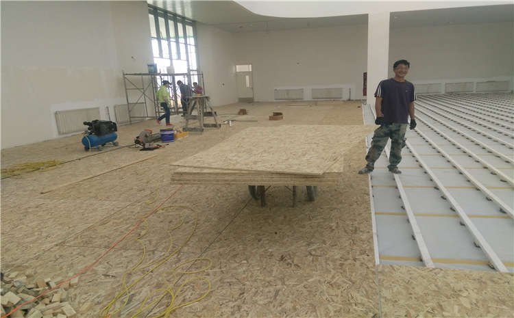 實木運動地板變色