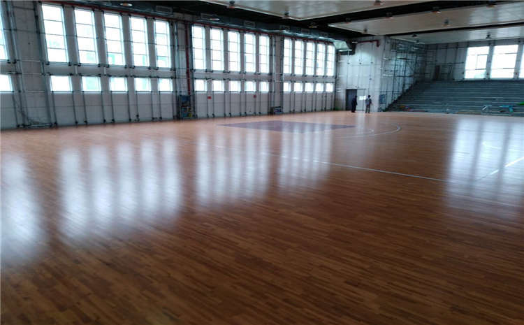 主輔龍骨結(jié)構(gòu)體育木地板廠家去哪找？