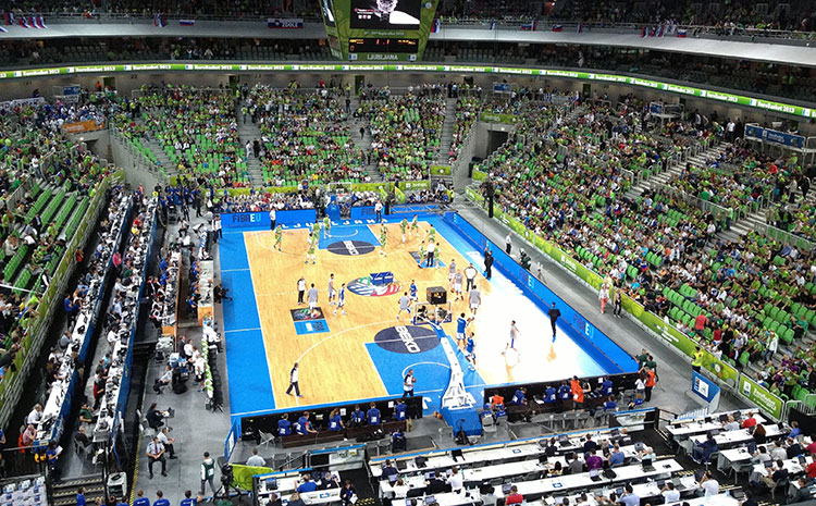 五角楓風(fēng)雨操場運動地板**是多少錢？