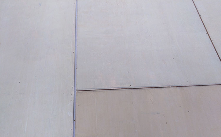 柞木體育館木地板多少錢一平米？