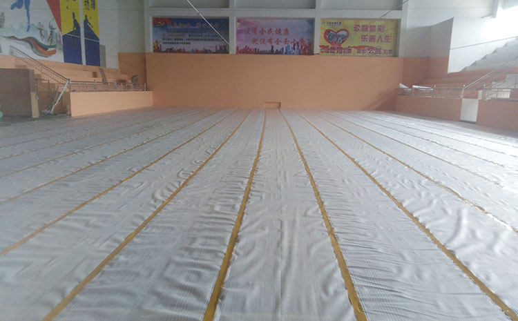 拼接板體育木地板怎么翻新？