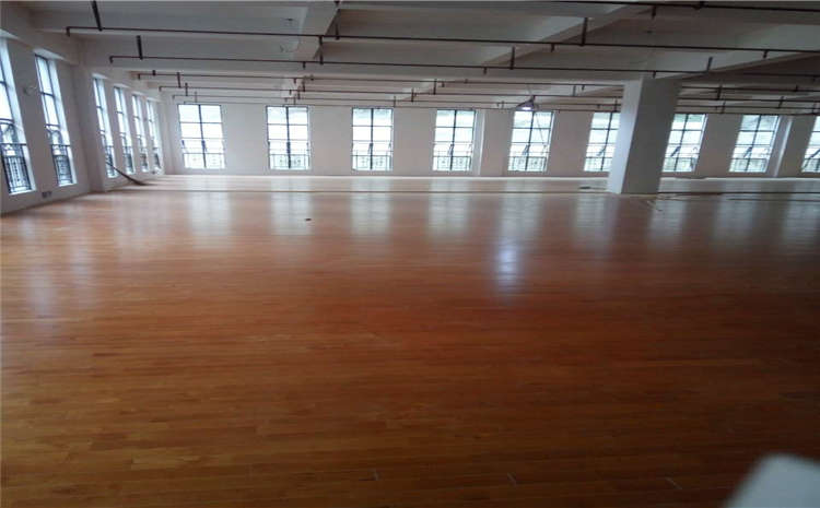 國內(nèi)籃球場木地板哪個品牌好