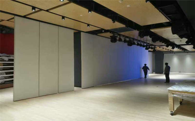 楓樺木體育木地板公司