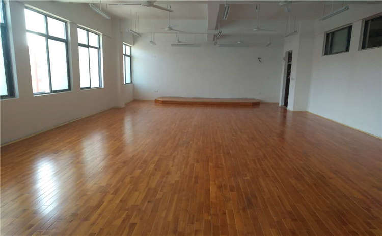 常見的籃球館地板維護