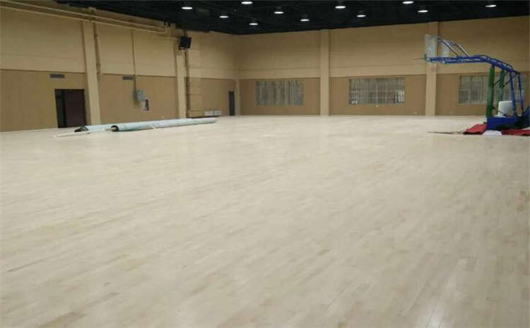 體育館木地板面板和毛地板標準是什么？