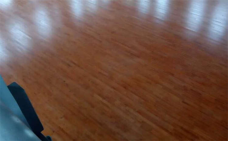 松木木地板籃球場怎么保養？