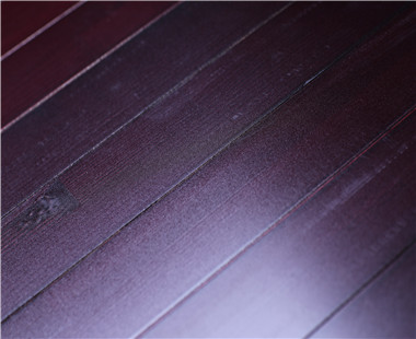 暗紅色舞臺木地板