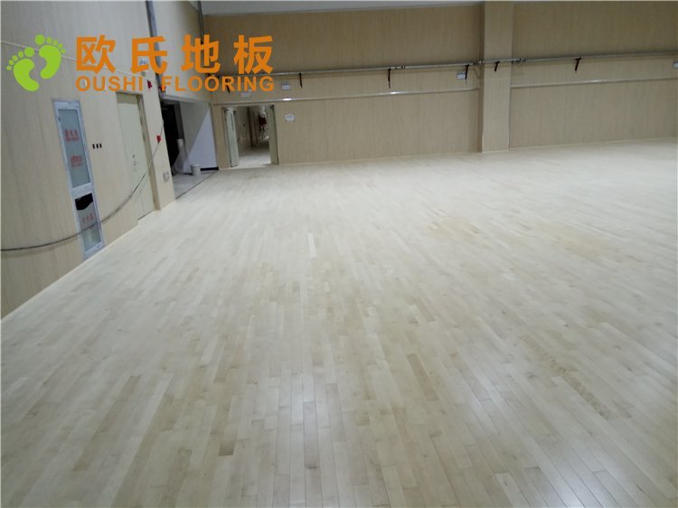 北京門頭溝上悅居配套中學籃球館木地板
