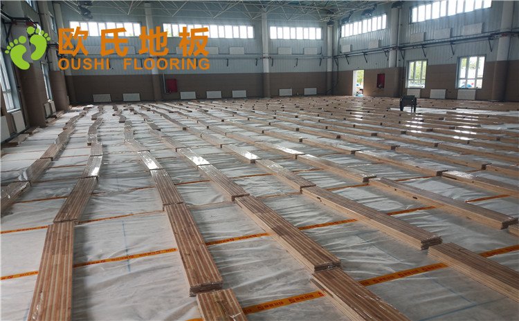 新疆克拉瑪依市獨(dú)山子虹園小區(qū)體育館木地板項(xiàng)目——?dú)W氏實(shí)木運(yùn)動(dòng)地板